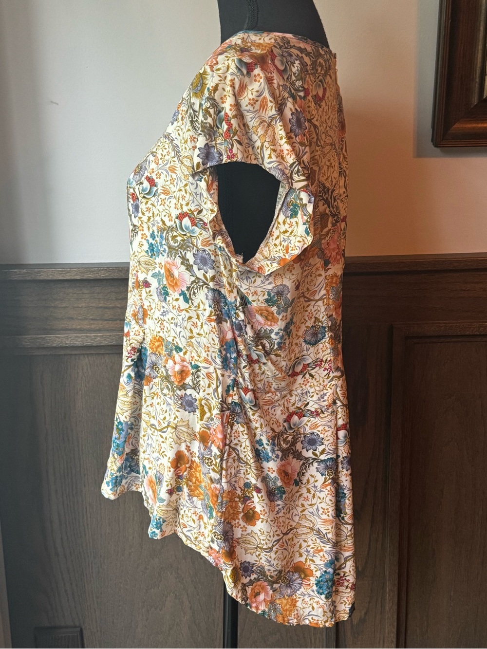 Lucy & Laurel Floral Short-Sleeve Peplum Top - Cream Multi nwt large - Picture 2 of 6
